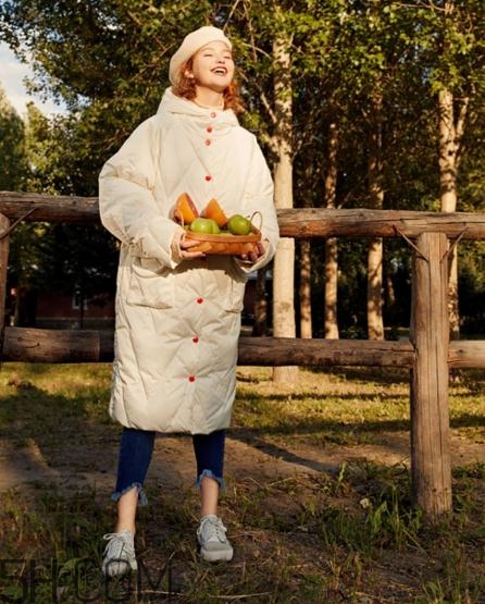 白色羽絨服配什么鞋子？白色羽絨服搭配鞋子圖片