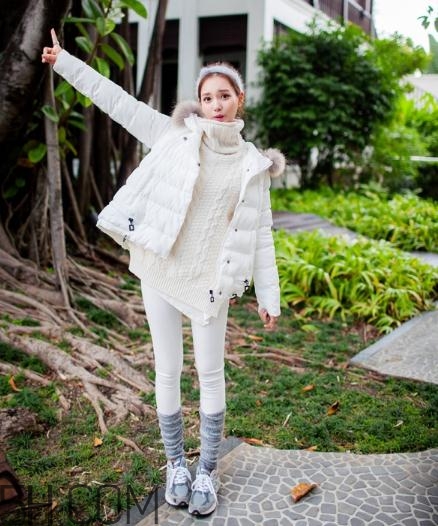 白色羽絨服配什么褲子？白色羽絨服搭配褲子圖片