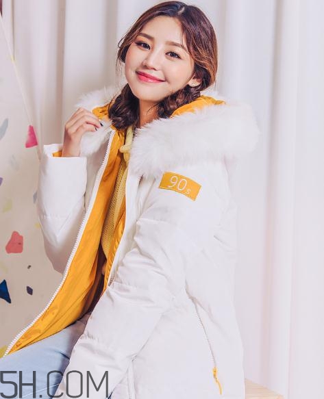 白色羽絨服發(fā)黃怎么洗白？白色羽絨服染色怎么能去掉？
