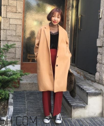 駝色內(nèi)搭配什么外套？駝色內(nèi)搭怎么搭配外套？