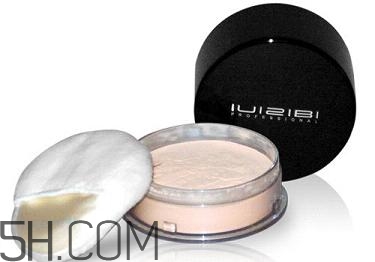 女生怎樣學(xué)會快速化妝？新手化妝需要的基本用品