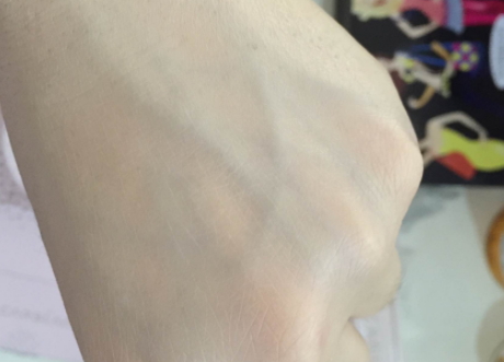 卡姿蘭氣墊cc和瑪麗黛佳哪個(gè)好？對(duì)比