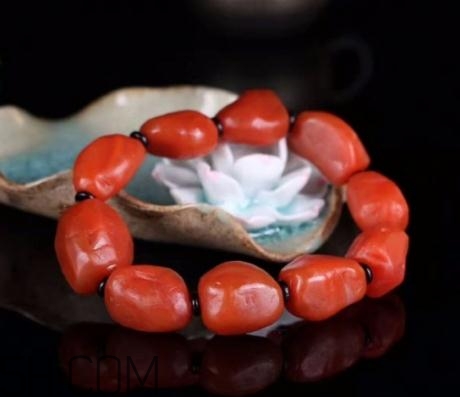 南紅瑪瑙會(huì)越戴越紅嗎？南紅瑪瑙會(huì)越戴越亮嗎？