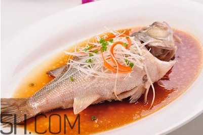 鱸魚(yú)蒸幾分鐘最好？河鱸魚(yú)和海鱸魚(yú)的區(qū)別