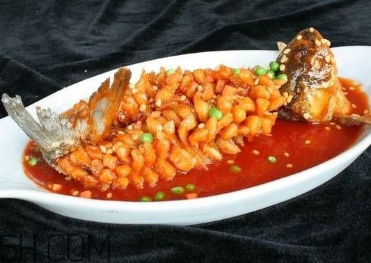 松鼠魚為什么叫松鼠魚？松鼠魚是什么魚做的