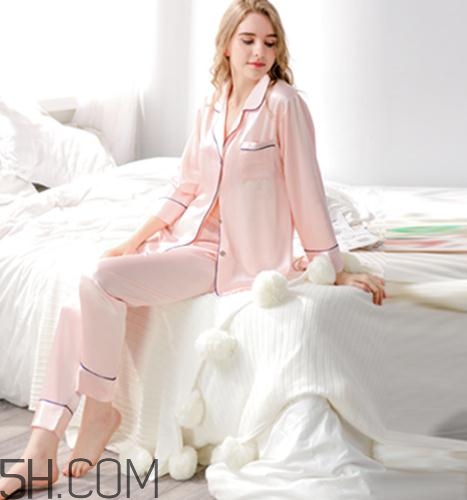 真絲衣服怎么洗不掉色？真絲衣服掉色怎么恢復(fù)？