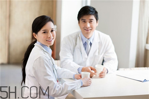 濕疹跟奶粉有關(guān)系嗎？濕疹跟濕氣有關(guān)系嗎？