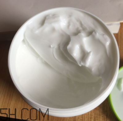 絲塔芙致潤(rùn)保濕霜怎么樣？絲塔芙致潤(rùn)保濕霜好用嗎？