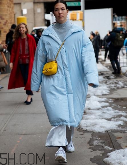 羽絨服搭配闊腿褲好看嗎？羽絨服配闊腿褲圖片