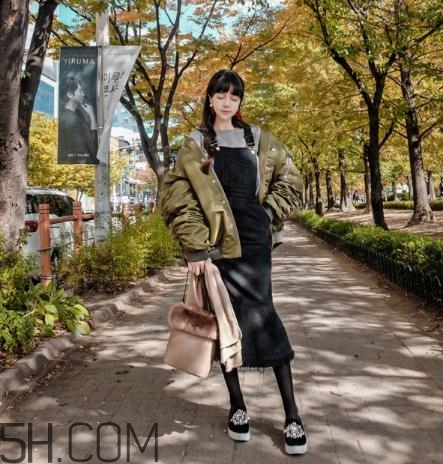 軍綠色羽絨服怎么搭配？軍綠色羽絨服搭配圖片