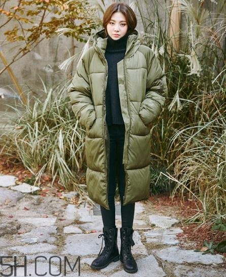 軍綠色羽絨服怎么搭配？軍綠色羽絨服搭配圖片
