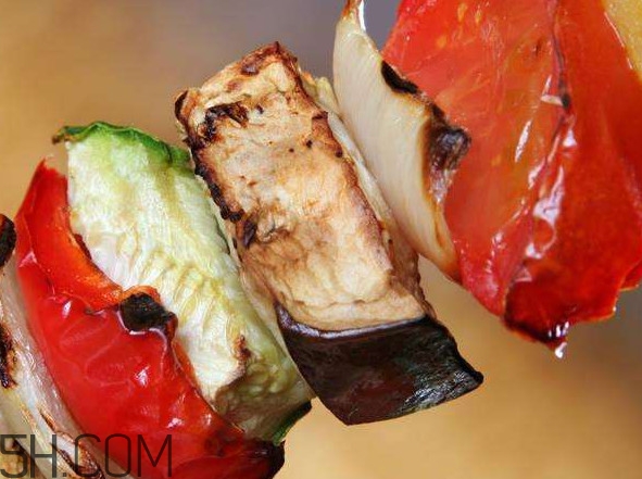 蔬菜烤著吃有營養(yǎng)嗎？烤胡蘿卜吃有什么好處