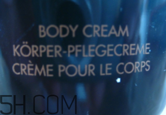 雅芳小黑裙香體乳怎么樣？雅芳小黑裙香體乳好用嗎？