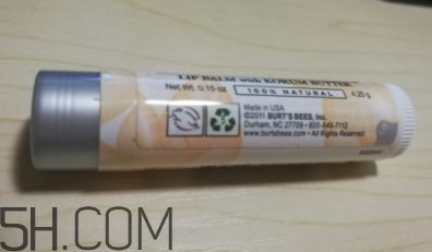 小蜜蜂細致修護唇膏很油嗎？夏天用合適嗎？