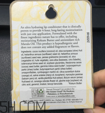 小蜜蜂細致修護唇膏很油嗎？夏天用合適嗎？