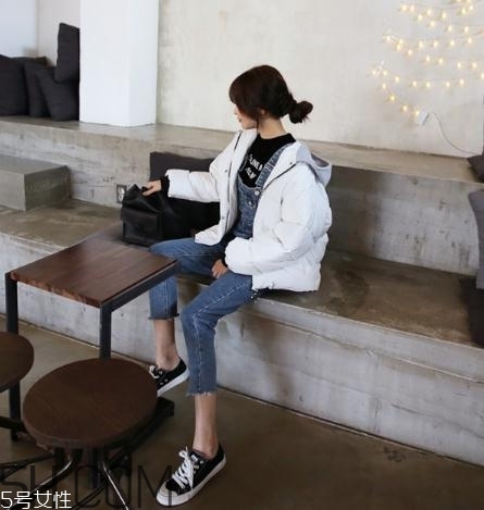 白色羽絨服怎么搭配？白色羽絨服搭配圖片