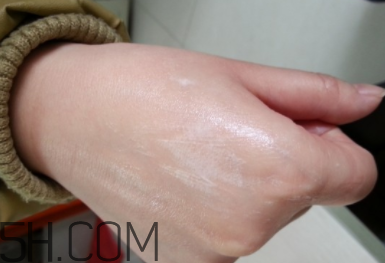御泥坊黑玫瑰潔面乳怎么樣？御泥坊黑玫瑰潔面乳好用嗎？