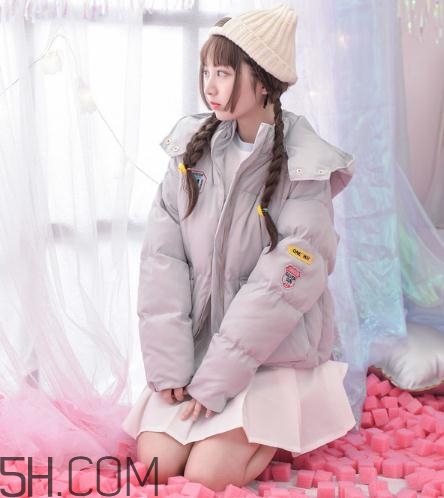 面包服是羽絨服嗎？面包服和羽絨服的區(qū)別