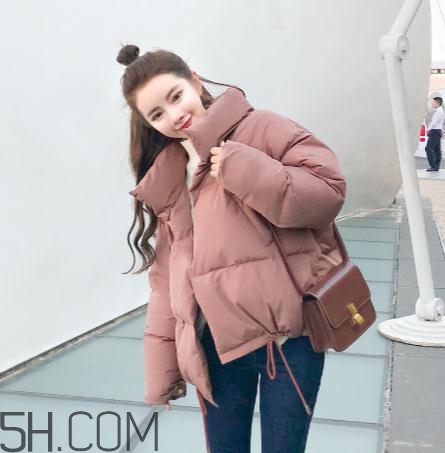 面包服是羽絨服嗎？面包服和羽絨服的區(qū)別