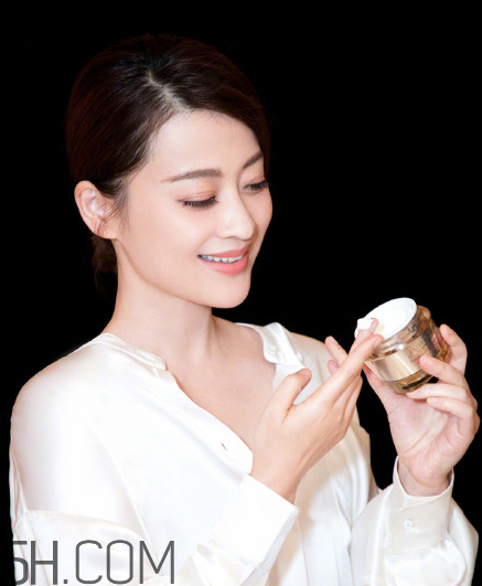 蘭蔻和雅詩蘭黛哪個(gè)好用？雅詩蘭黛萬能面霜測(cè)評(píng)