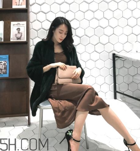 水貂絨毛衣會(huì)起球嗎？水貂絨起球怎么辦？