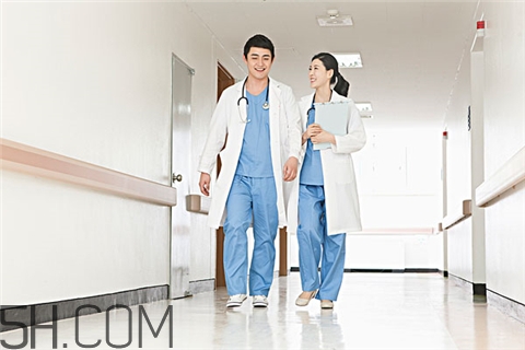 牙周炎跟腎虛有關(guān)系嗎？牙周炎跟上火有關(guān)系嗎？