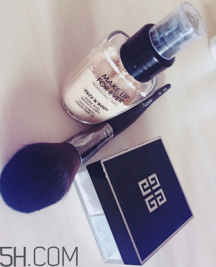 make up forever水粉霜好用嗎？make up forever水粉霜多少錢？