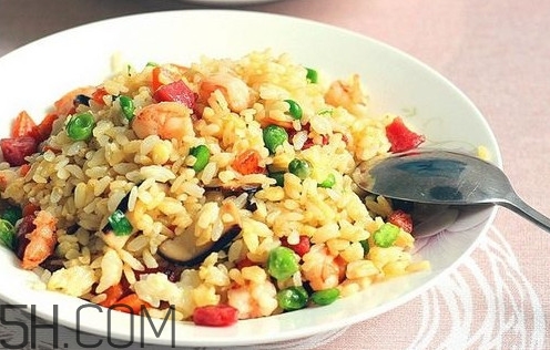 蛋炒飯什么時候放蛋？蛋炒飯什么時候放鹽