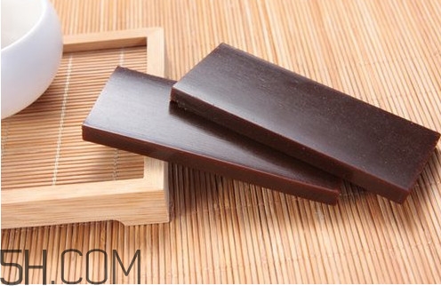 東阿阿膠是什么做的？東阿阿膠和福牌阿膠的區(qū)別