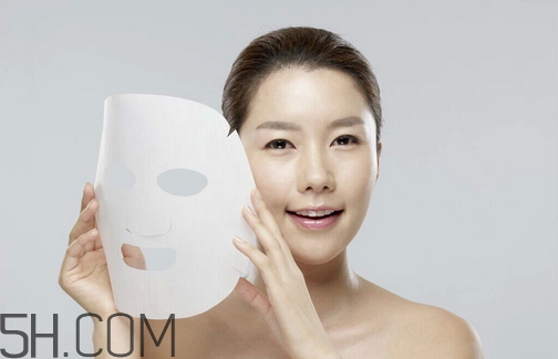 敷睡眠面膜臉刺痛怎么回事？閉口粉刺可以用面膜嗎？