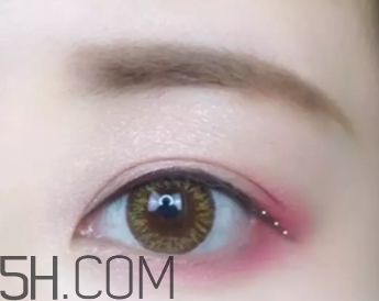 草莓紅口紅適合黃皮嗎？草莓紅口紅顯白嗎？