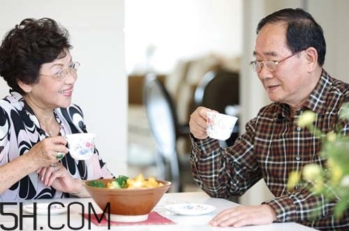 冬季老年人如何養(yǎng)生？老年人養(yǎng)生的注意事項(xiàng)是什么？