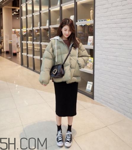 棉服配裙子好看嗎？棉衣配什么裙子好？