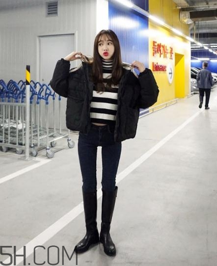 黑色面包服怎么搭配？黑色面包服搭配圖片