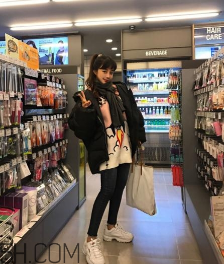 黑色面包服怎么搭配？黑色面包服搭配圖片