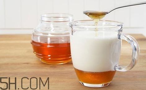 牛奶可以加蜂蜜嗎？蜂蜜加牛奶怎么樣？