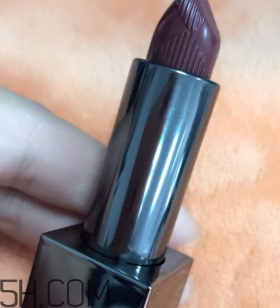 burberry口紅97和93哪個(gè)好看？burberry巴寶莉97和93對(duì)比