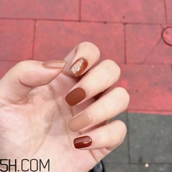 美甲涂什么顏色好看？2018冬天最美的韓式美甲