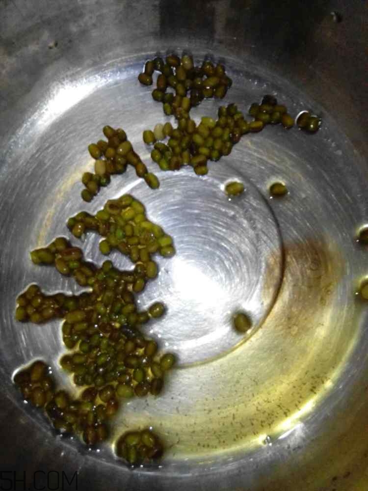 綠豆糕和香蕉能一起吃嗎？吃了綠豆糕還能吃香蕉嗎？
