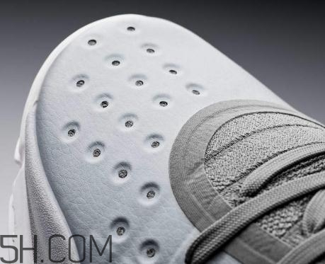 under armour curry 4 more buckets發(fā)售時(shí)間_多少錢(qián)？