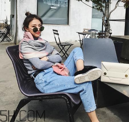 牛仔褲粘上502怎么辦？牛仔褲上的膠水怎么洗掉？