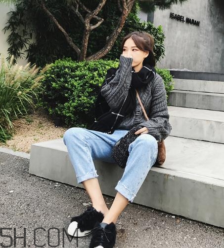 牛仔褲粘上口香糖怎么除掉？牛仔褲上的機(jī)油怎么洗掉？
