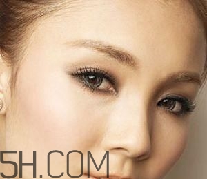 紋眉后需要多次補(bǔ)色嗎？哺乳期能紋眉嗎？