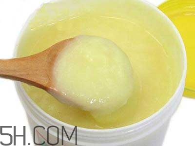 蜂王漿的營(yíng)養(yǎng)成分有哪些？怎么辨別真假蜂王漿？