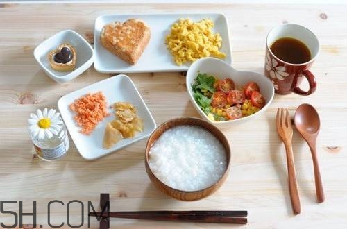 早上運(yùn)動(dòng)多久可以吃早餐？早上運(yùn)動(dòng)后什么時(shí)候吃早餐？