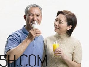 老人缺鈣有什么害處？老人如何補(bǔ)鈣？