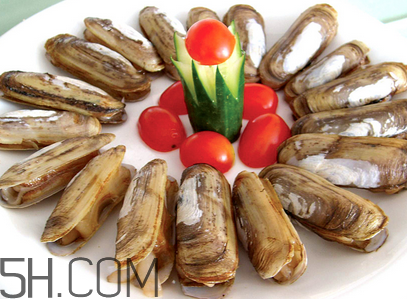 蟶子里面的黑色能吃嗎？蟶子為什么一撒鹽就出來(lái)？