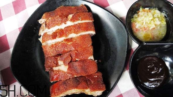 脆皮烤豬用什么設(shè)備好？中國(guó)最出名的脆皮烤豬在哪里？