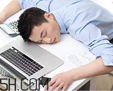 上班族怎么正確睡午覺？怎么正確的在公司睡午覺？