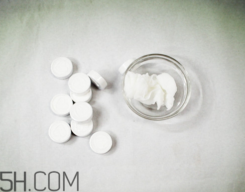 怎樣判斷壓縮面膜有熒光劑？壓縮面膜用酸奶怎么泡？